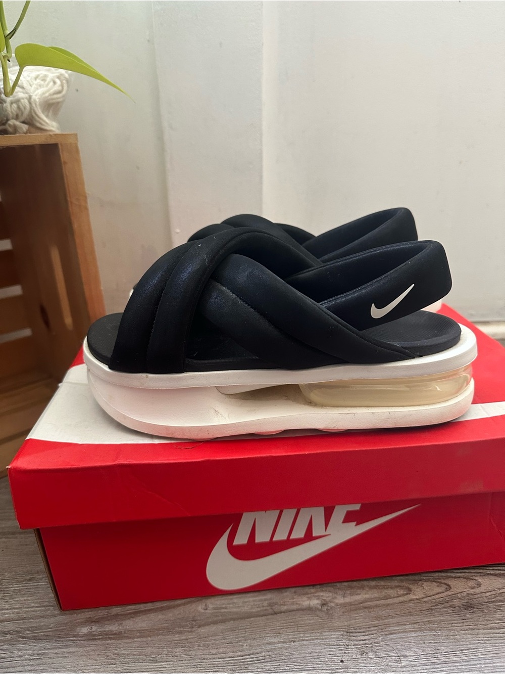 Nike Air Max Isla sandal size 9